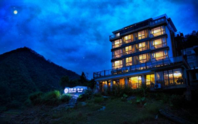 The Lake View Deyishe Resort in Thousand Island Lake